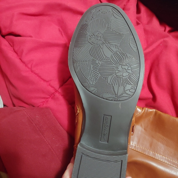 Boots - Picture 2 of 3